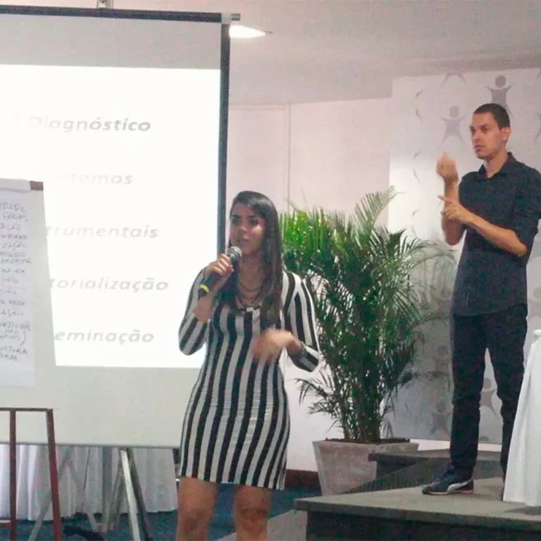 Em 2017 recebi meu primeiro reconhecimento a nível Nacional, tendo sido convidada pelo Ministério do Desenvolvimentos Social a compartilhar minhas experiências exitosas em Vigilância Socioassistencial, tendo sido classificada entre as 10 melhores práticas do país neste setor do SUAS.
